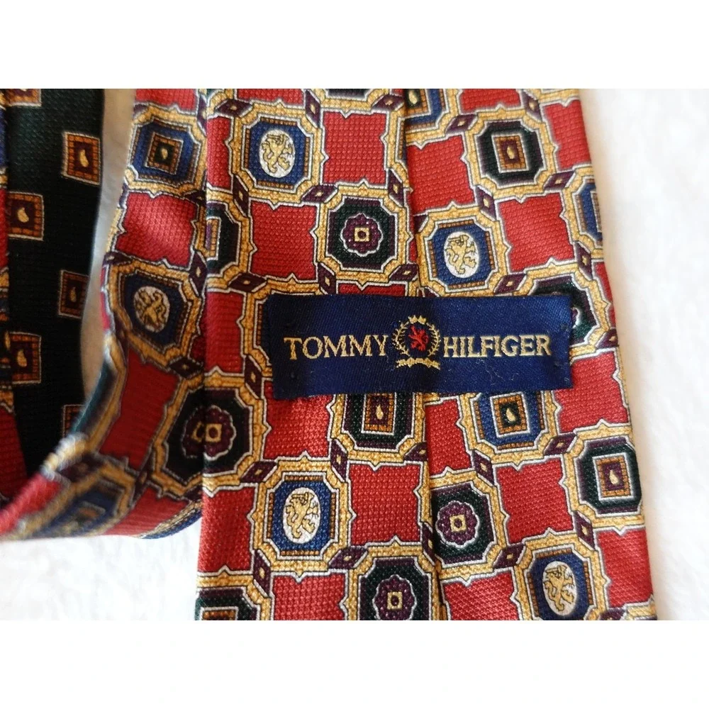 Vintage Tommy Hilfiger Tie Mens Italian Silk Made‎ in USA Crest Old Money Office